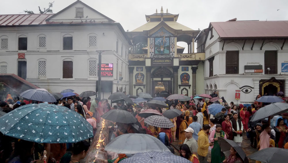 Pashupati ma bhid2.jpg