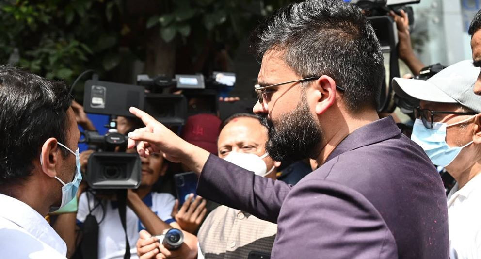महानगरअघिको भ्वाङ देखाउँदै बालेनले भने, ‘यो टुकुचा खोलामाथिको बाटो हो’(भिडियोसहित)