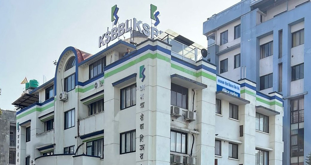 रसुवा बाढी प्रभावितका लागि कामना सेवा विकास बैंक र कर्मचारीले दिए २५ लाख सहयोग