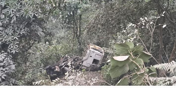 काठमाडौं आउँदै गरेको ग्यास बुलेट त्रिशूलीमा खस्यो