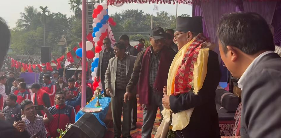 ओलीको क्षेत्रमा पुगेर प्रचण्डले भने– गिरिबन्धुको बदमासी पर्दाफास गरेरै छाड्छु(भिडियोसहित)