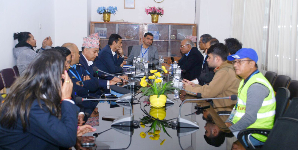 त्रिभुवन अन्तर्राष्ट्रिय विमानस्थलमा स्वास्थ्यमन्त्री पौडेलको आकस्मिक बैठक