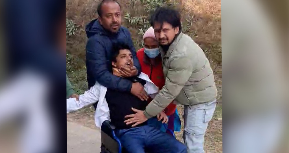 तनहुँमा वडाअध्यक्षले कुटे वडा सचिवः घाँटीमा गहिरो चोट, चितवन मेडिकल कलेजमा उपचार हुँदै