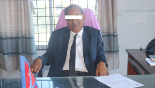कार्यालय समयमै प्रमुख प्रशासकीय अधिकृतले मदिरा सेवन गरेर लफडा गरेपछि...