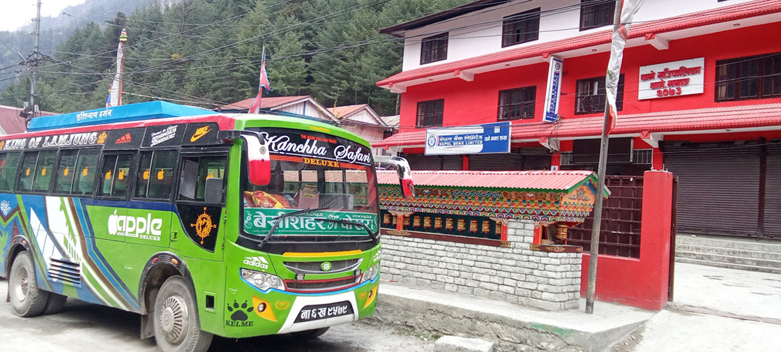 ट्रयाक खोलेको २२ वर्षपछि मनाङमा पुग्यो सार्वजनिक बस, अब नियमित सञ्चालन हुने