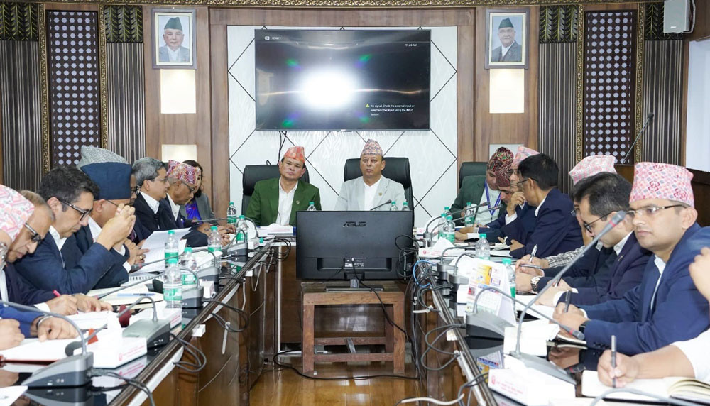 काममा ढिलासुस्ती नगर्न मातहतका कर्मचारीलाई उर्जामन्त्री खड्काको निर्देशन