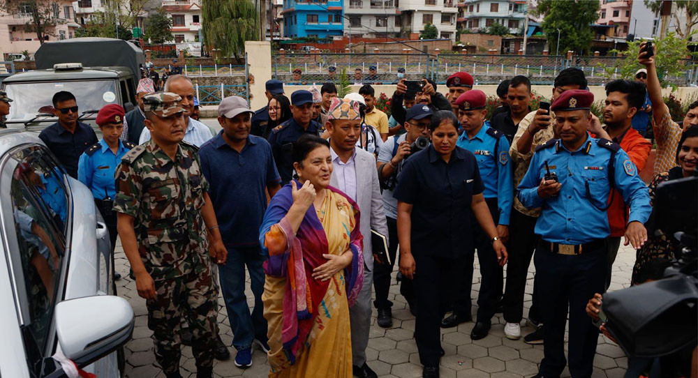 ओलीलाई भेट्न च्यासलमा आइपुगिन भण्डारी