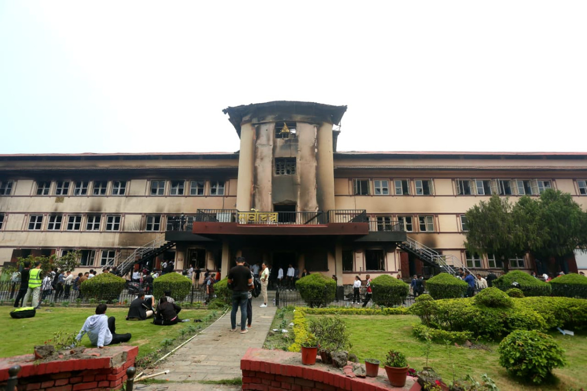 मधेश प्रदेशका पाँच सांसदलाई तत्काल पदमुक्त नगर्न सर्वोच्चको आदेश