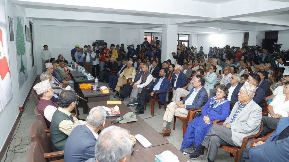 कांग्रेसको कार्यवहाक सभापतिको जिम्मा खड्कालाई, बिहीबारसम्म स्थगित भयो बैठक
