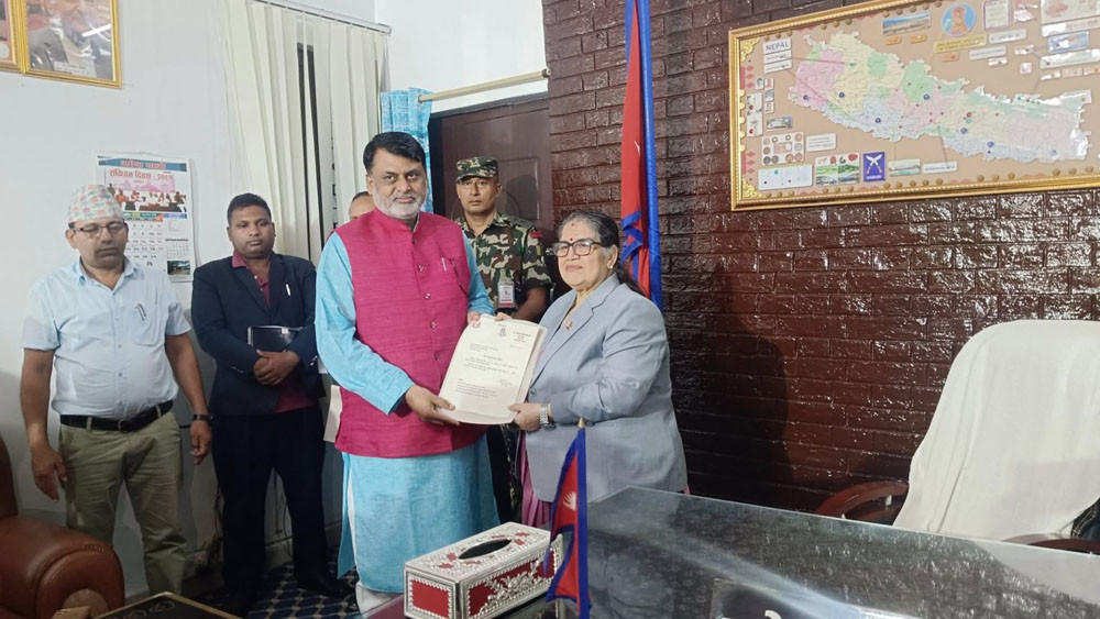 मधेश प्रदेशका मुख्यमन्त्री सोनलसगैँ २ मन्त्रिले लिए शपथ