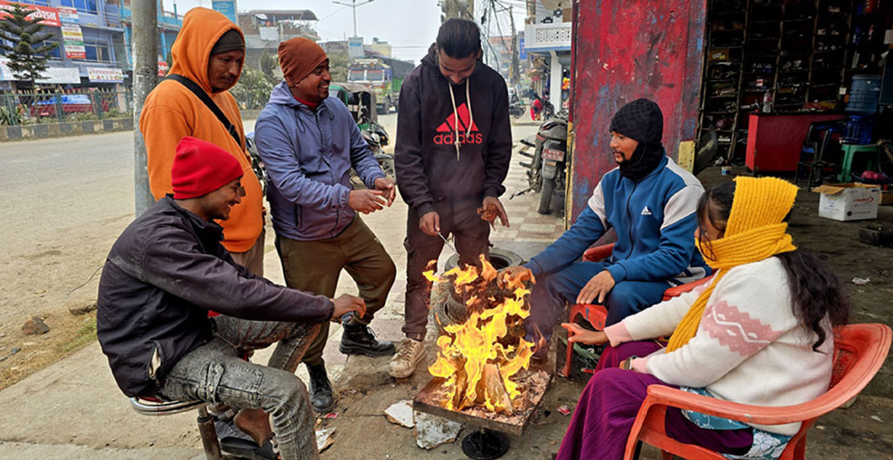 शीतलहरबाट महोत्तरीका स्थानीय प्रभावित, जिल्लाका १५ वटै पालिकाका विद्यालय बन्द