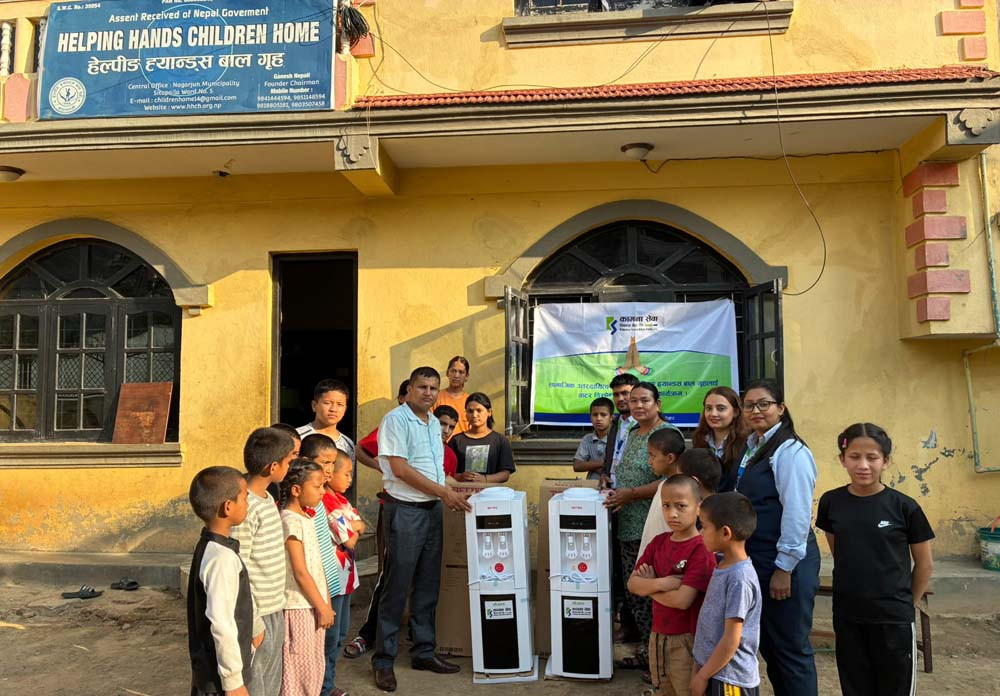 हेल्पिङ ह्यान्डस बाल गृहलाई कामना सेवा विकास बैंकद्वारा वाटर डिस्पेन्सर सहयोग