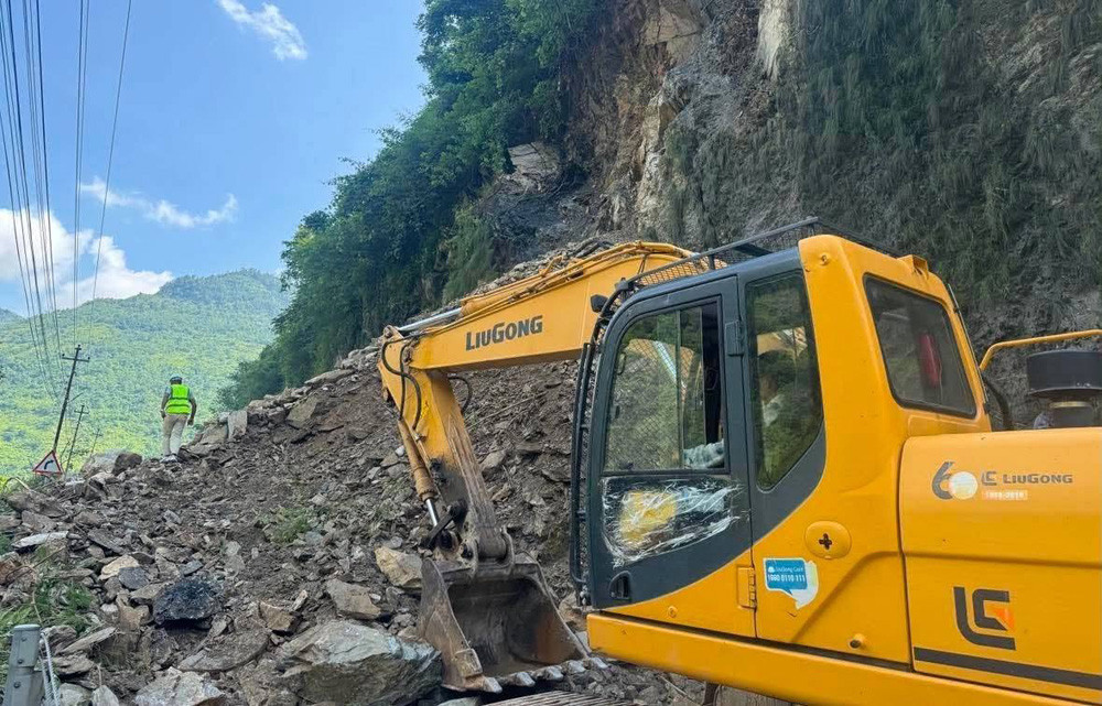 पहिराले नारायणगढ–मुग्लिन सडक खण्ड दुईतर्फि नै अवरुद्ध