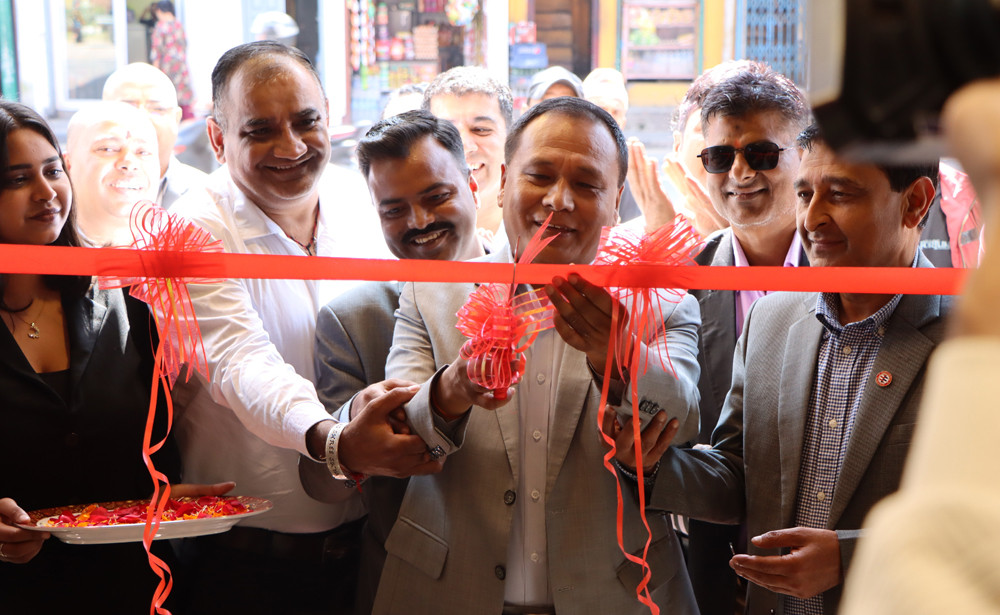 भारतीय विद्युतीय स्कुटर ब्रान्ड ‘जेलियो’ नेपाली बजारमा, कुलमान घिसिङले गरे पहिलो शोरुम उद्घाटन